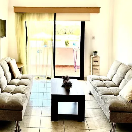 安吉拉假日公寓式酒店 Paphos