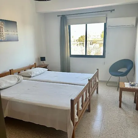 安吉拉假日公寓式酒店 3* Paphos