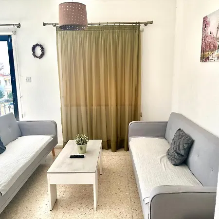 安吉拉假日公寓式酒店 Paphos