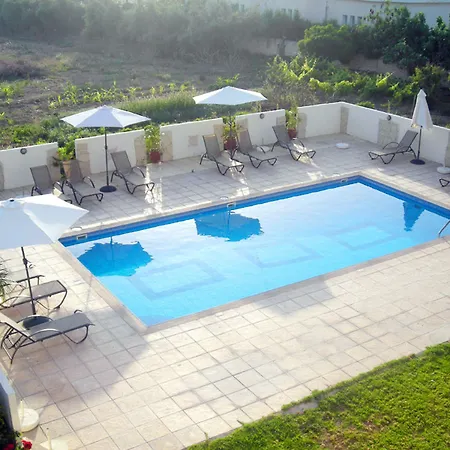 安吉拉假日公寓式酒店 3* Paphos